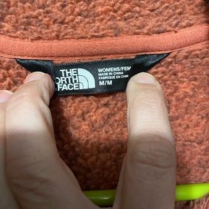 Northface pullover. Size women’s medium.